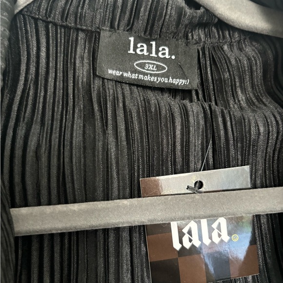 Dressed in LALA Long Sleeve Plissé Set in Black - Picture 8 of 9